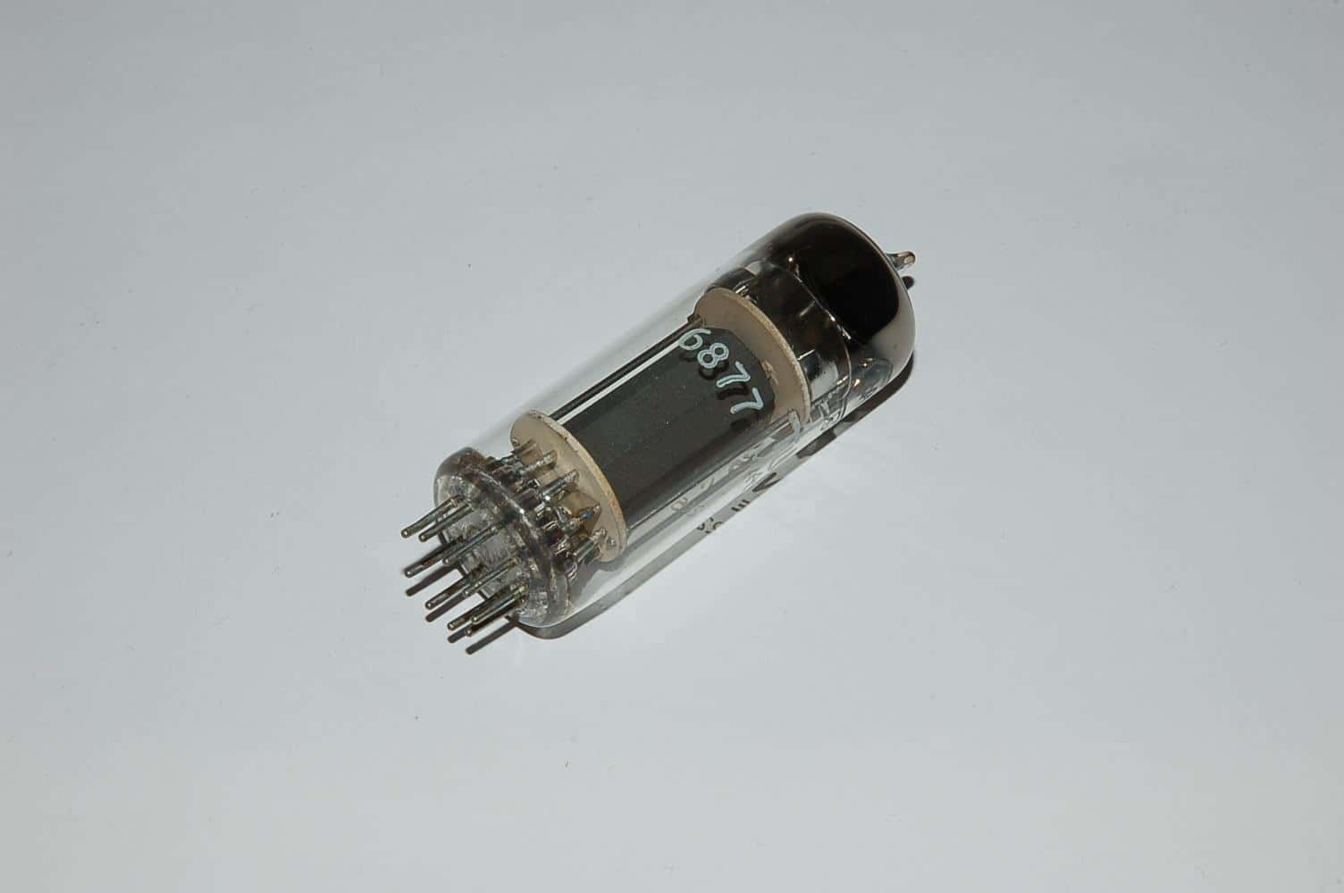 6877 Röhre = TE48 Triode B9A Uf 6,3V