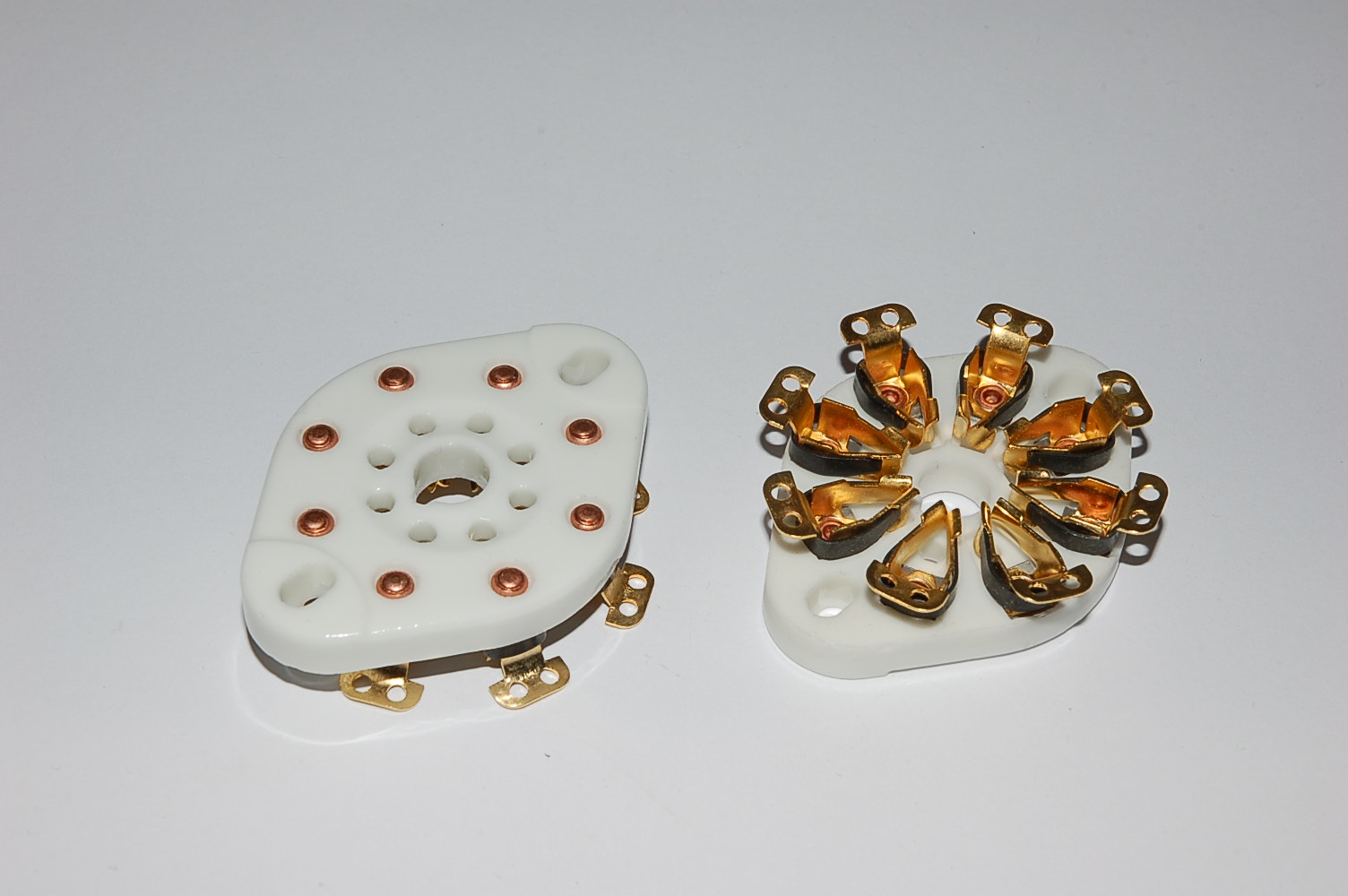 UX-Oktal  Gold  Draht-/Chassis