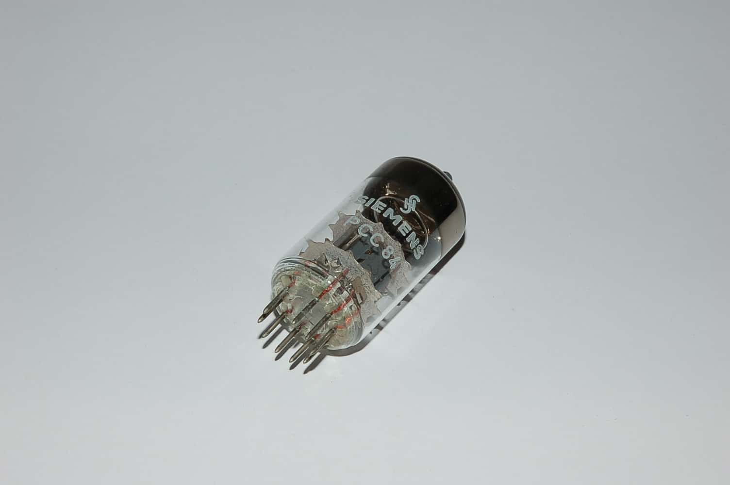 PCC84 Röhre = 7AN7 Doppeltriode B9A Uf 7,2V