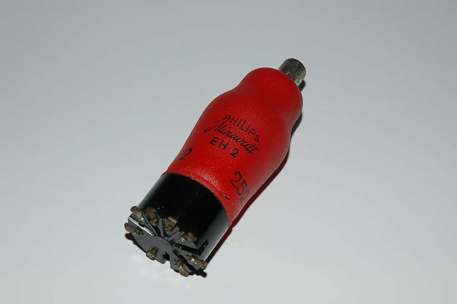 EH2 Röhre Heptode P8A Uf 6,3V