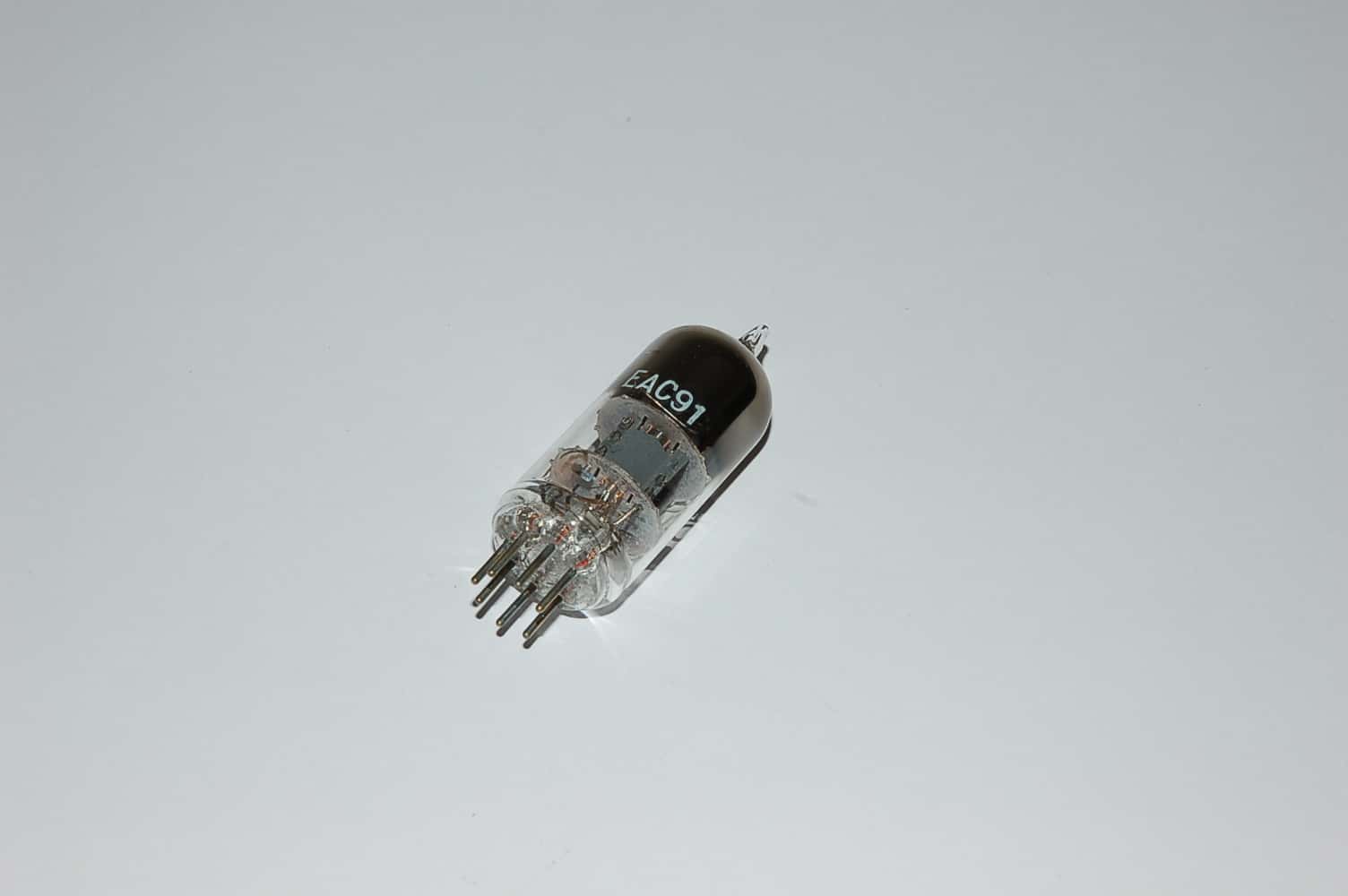 EAC91 Röhre = CV137 = 6AQ6 Diode-Triode B7G Uf 6,3V
