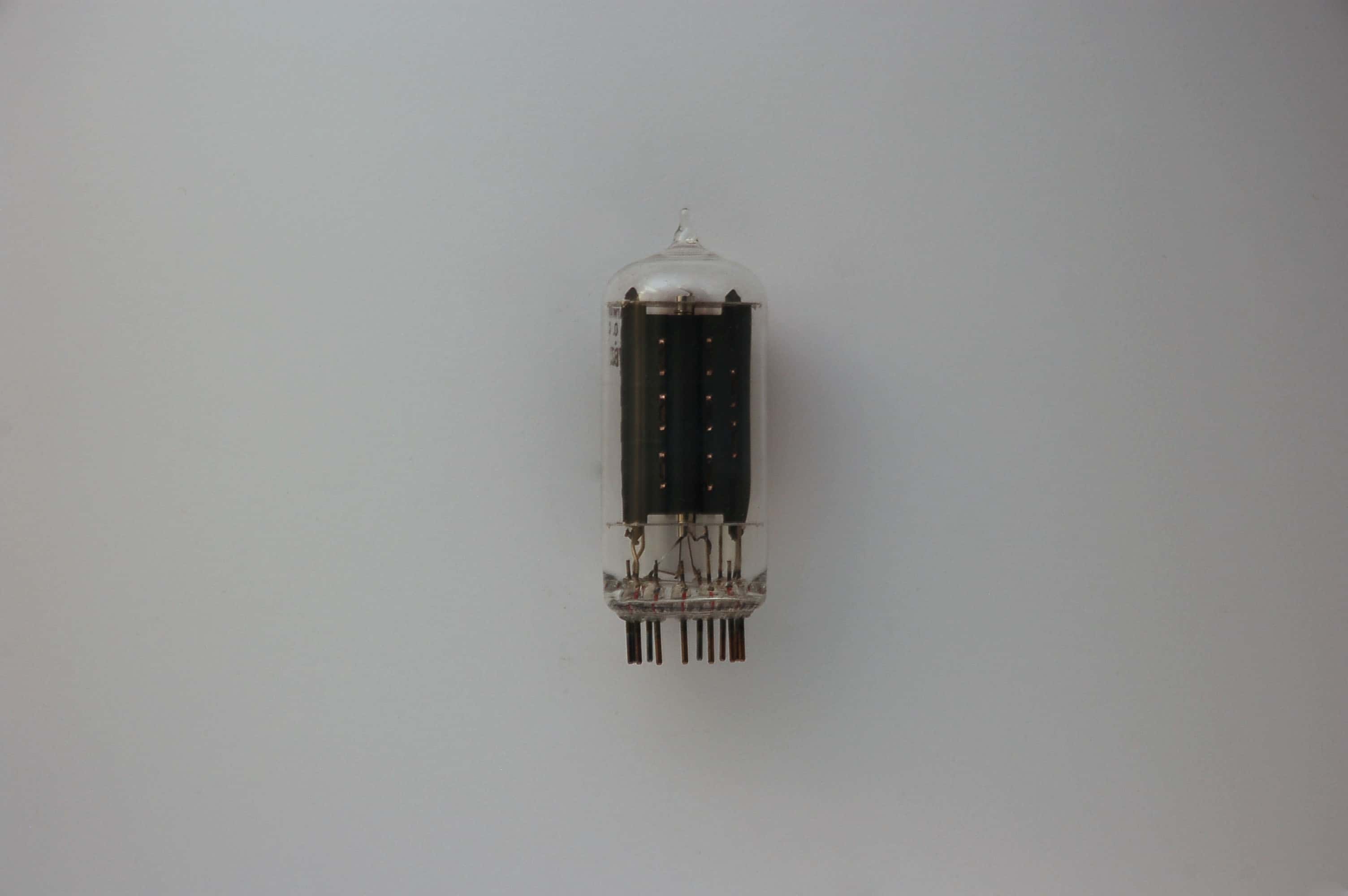 17BZ3 Röhre = 17BE3 Gleichrichter B12C Uf 16,8V