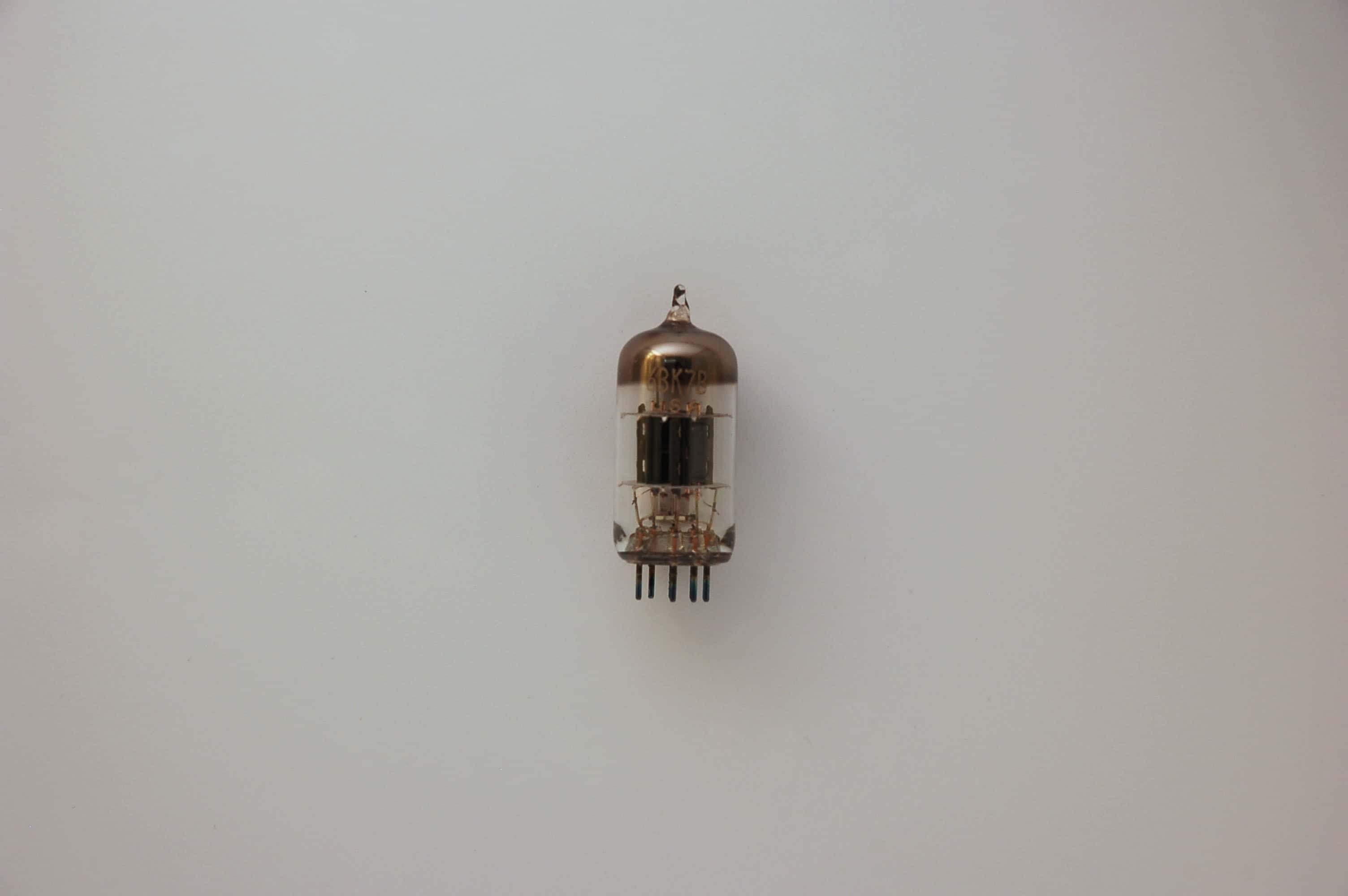6BK7 Röhre Doppeltriode B9A Uf 6,3V