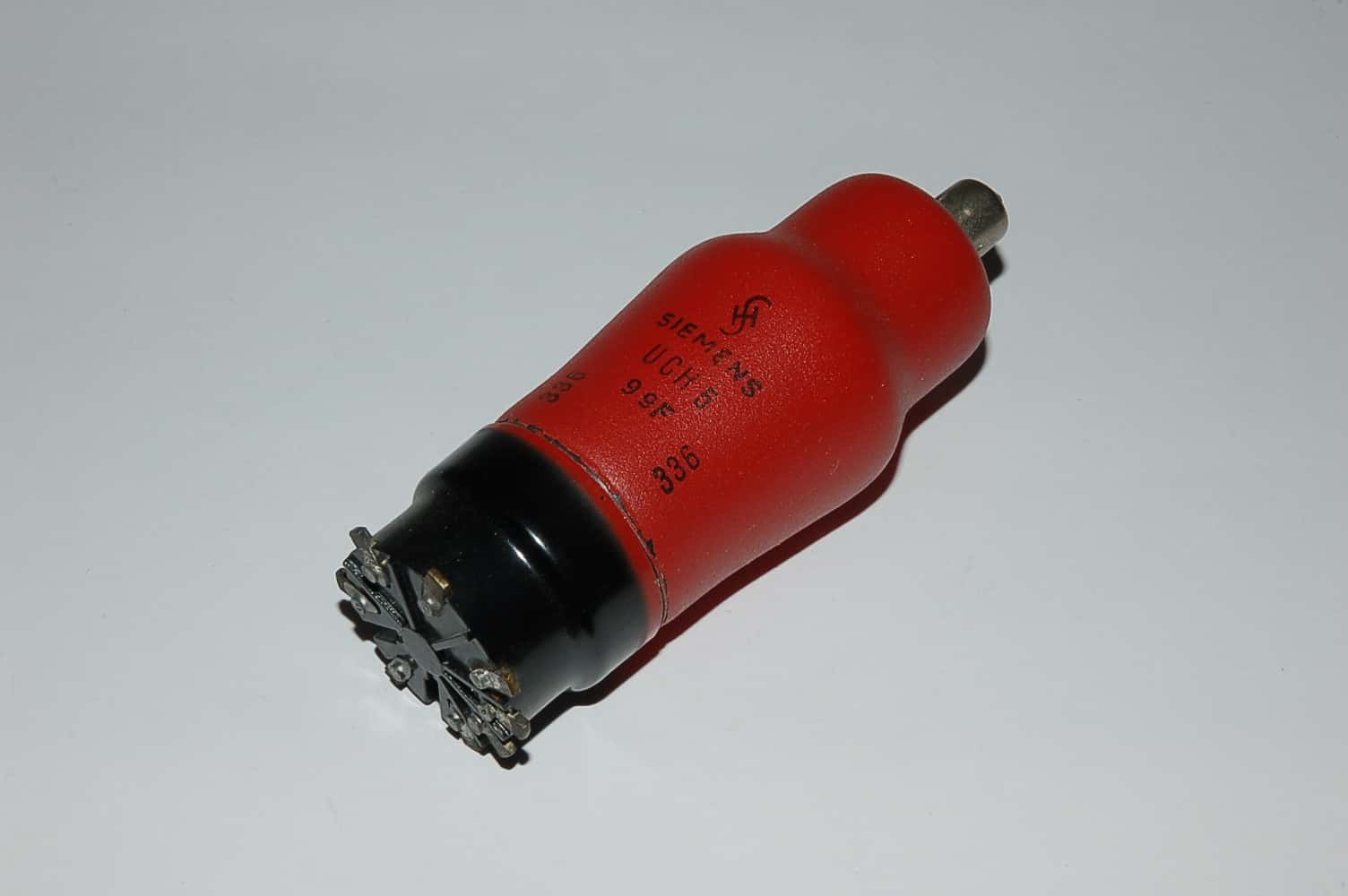 UCH5 Röhre Triode-Heptode P8A Uf 20V