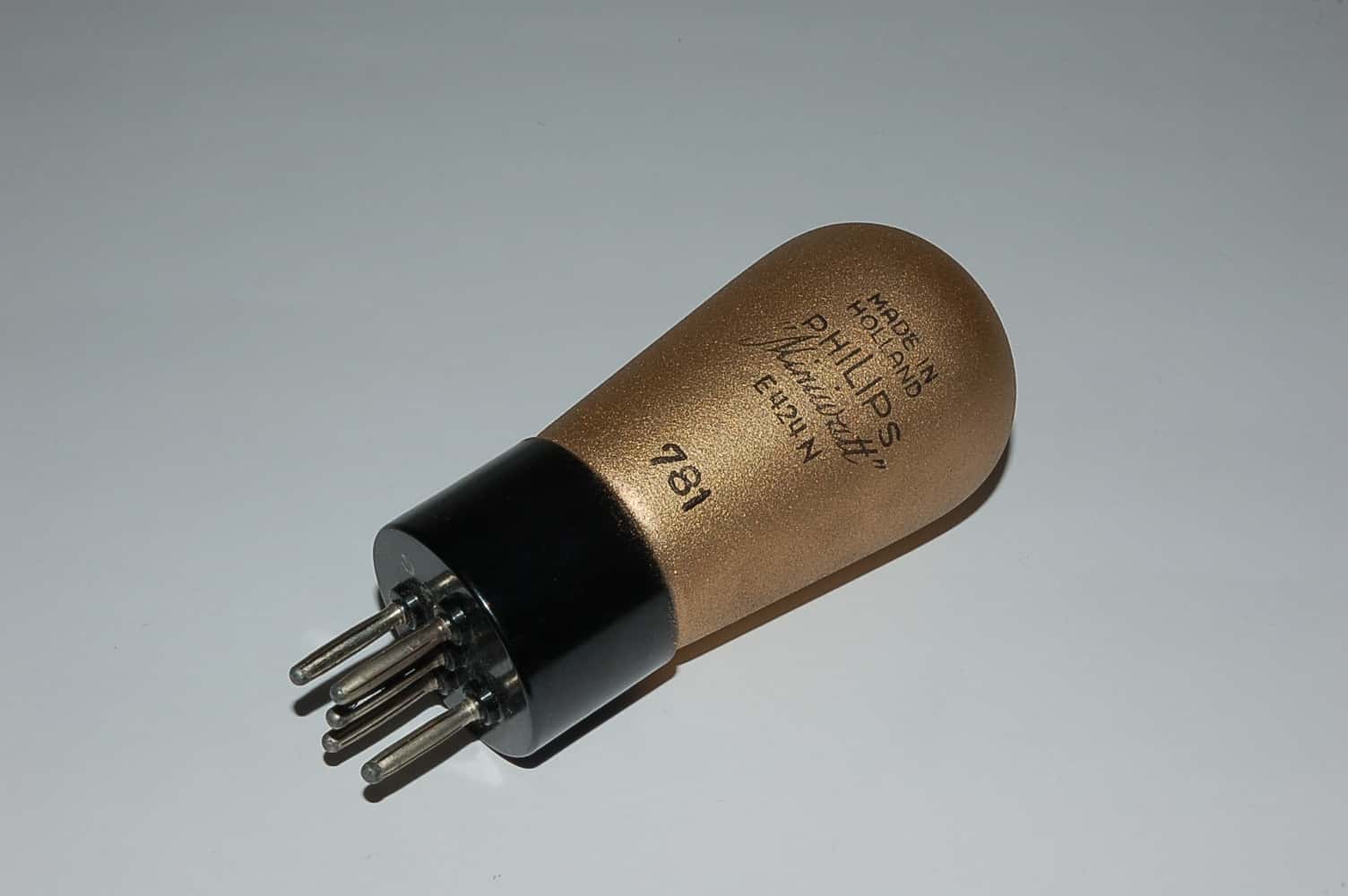 REN904 Röhre = K1694 NF-Triode B4
