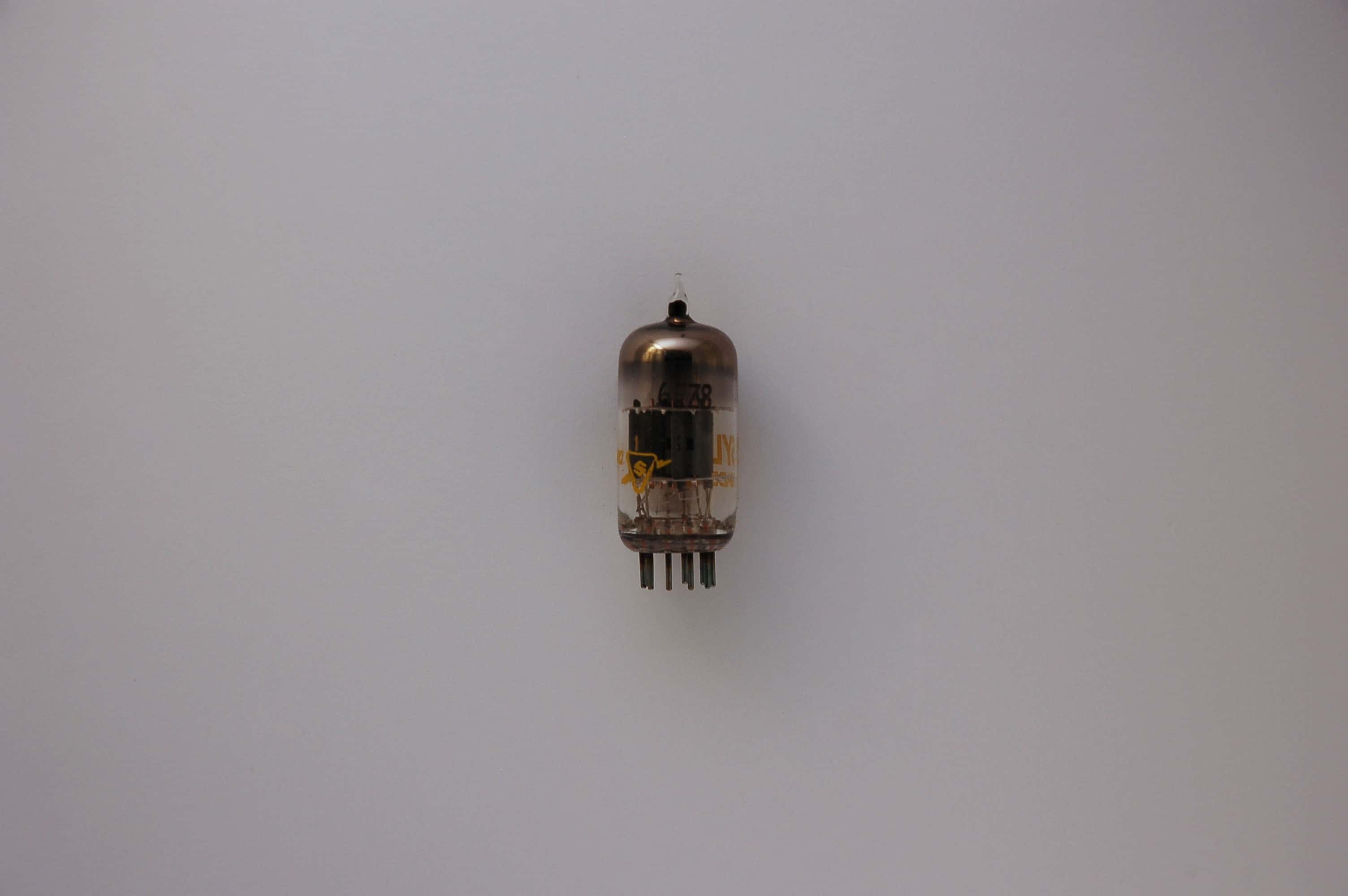 6EZ8 Röhre Mehrsystem Noval Uf 6,3V
