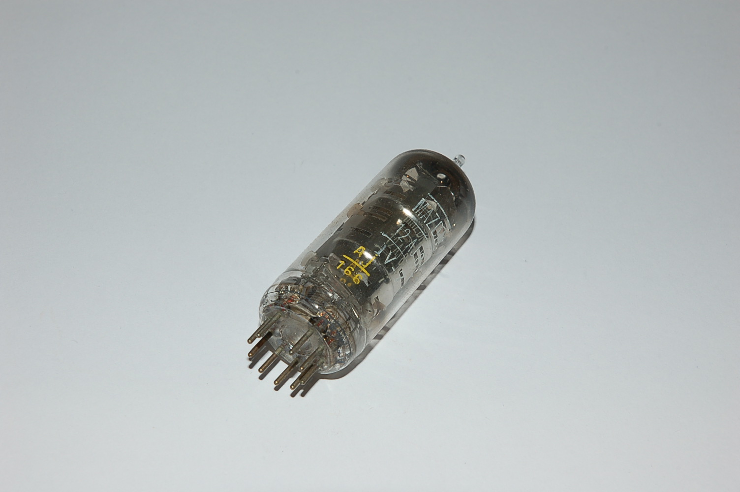 HCH81 (=12AJ8) tube