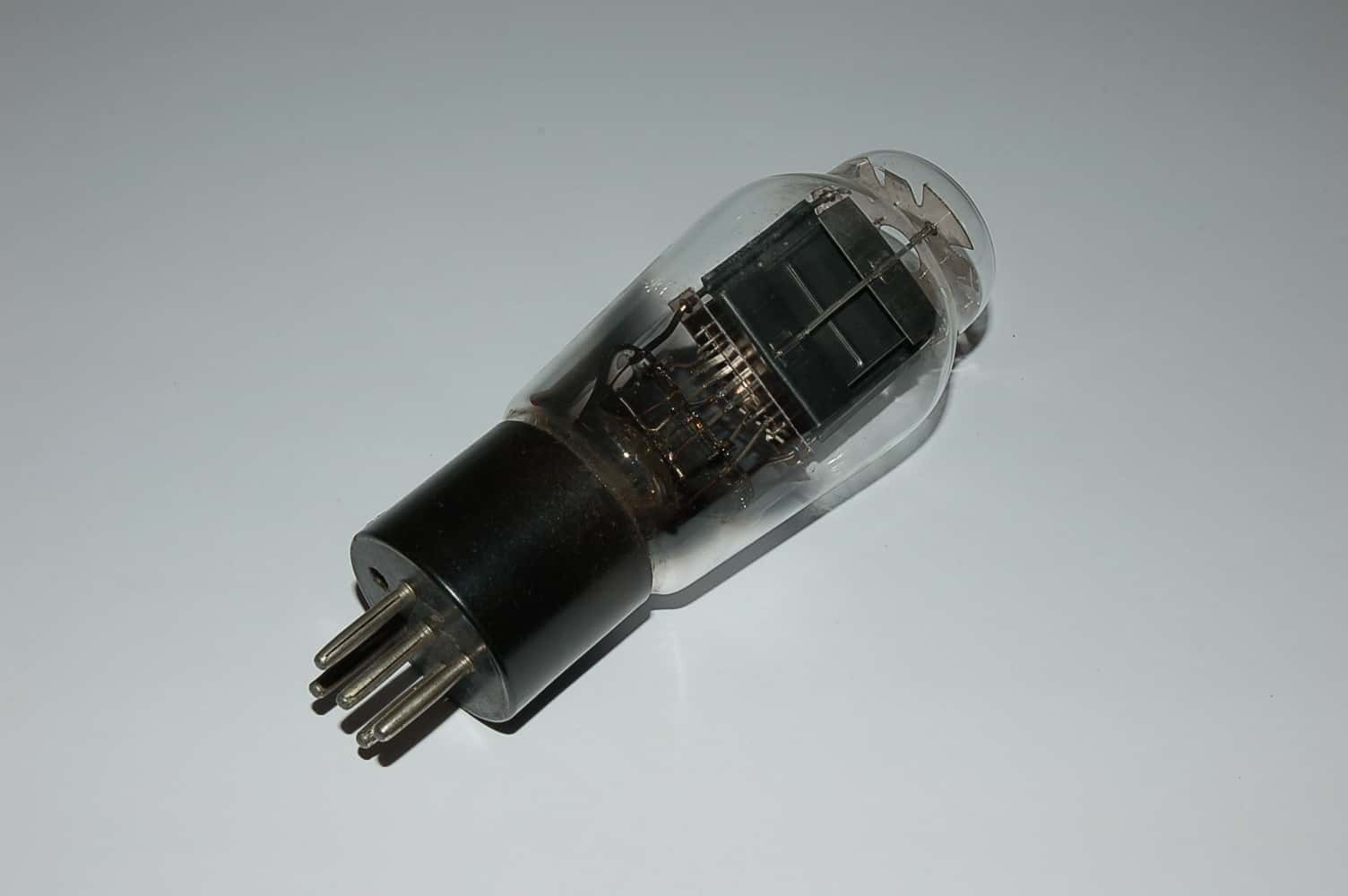 RES964 Röhre = L496D = E443H Endpentode Europa B5 Uf 4V
