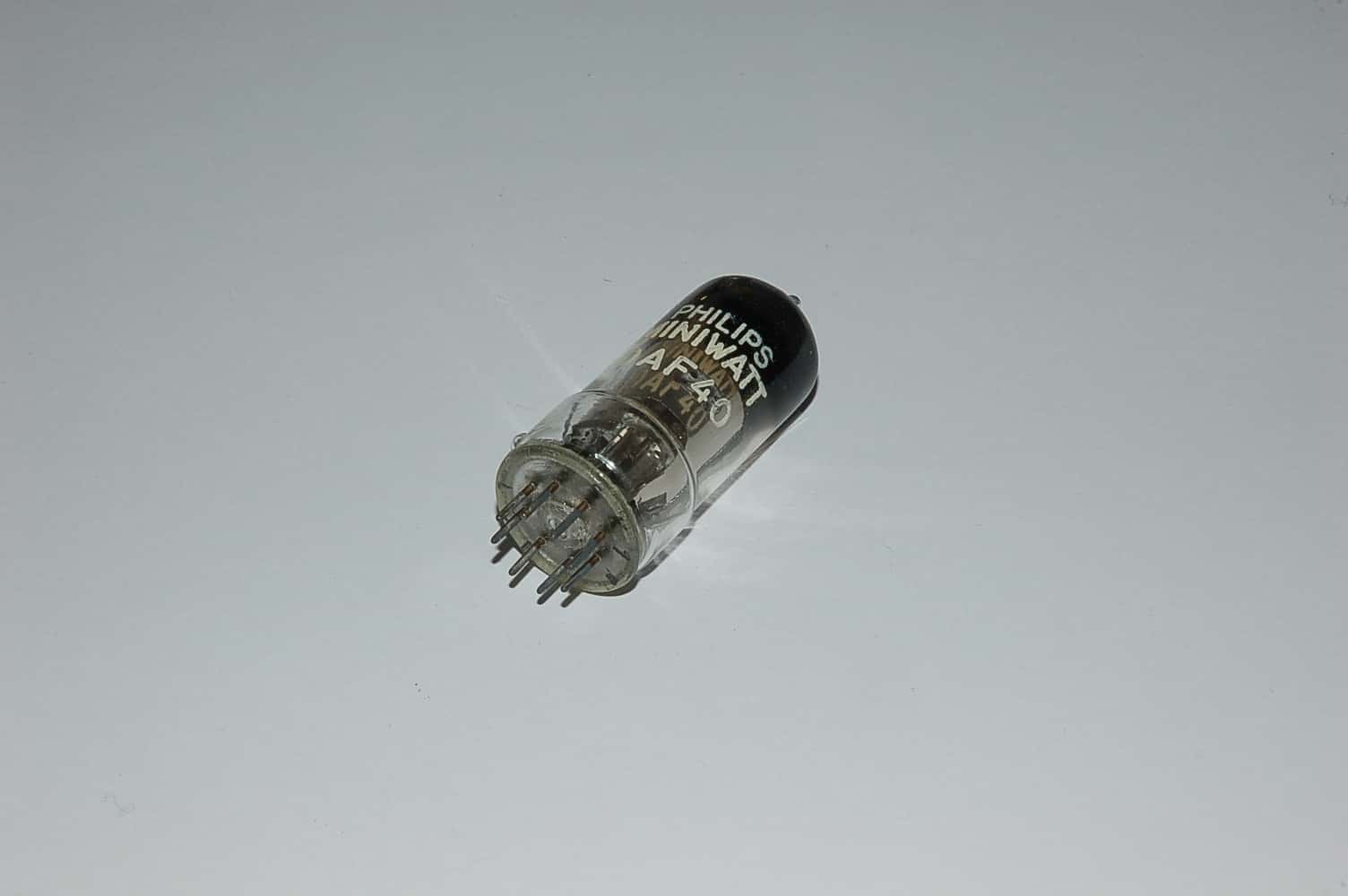 DAF40 Röhre = MDAF40 Diode-Pentode B8A Uf 1,4V