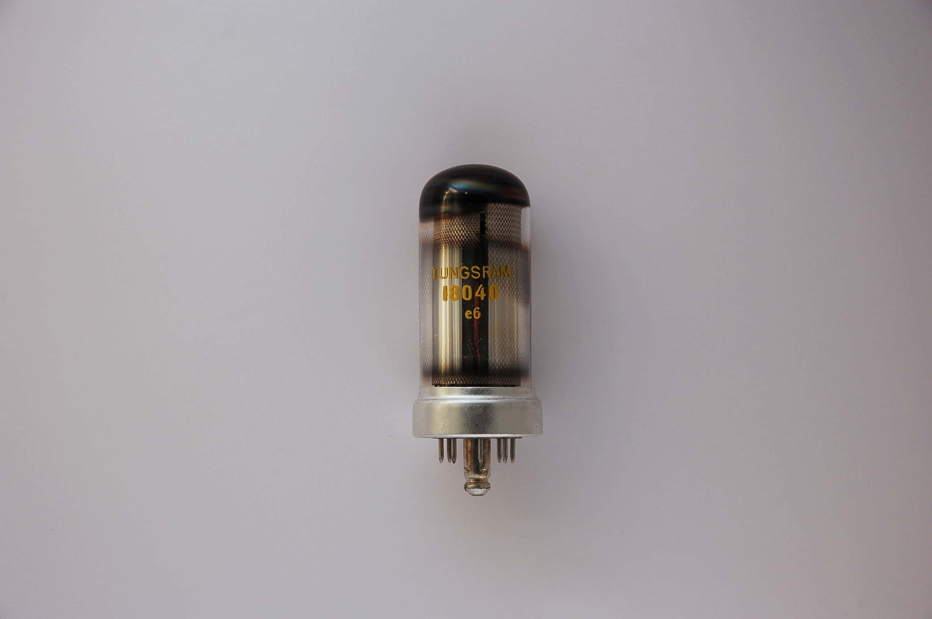18040 Röhre Post-Pentode B8G Uf 18V