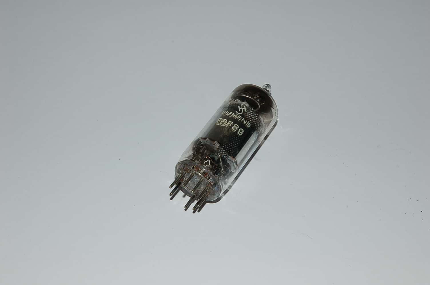 EBF89 = 6AD8 6DC8 Röhre