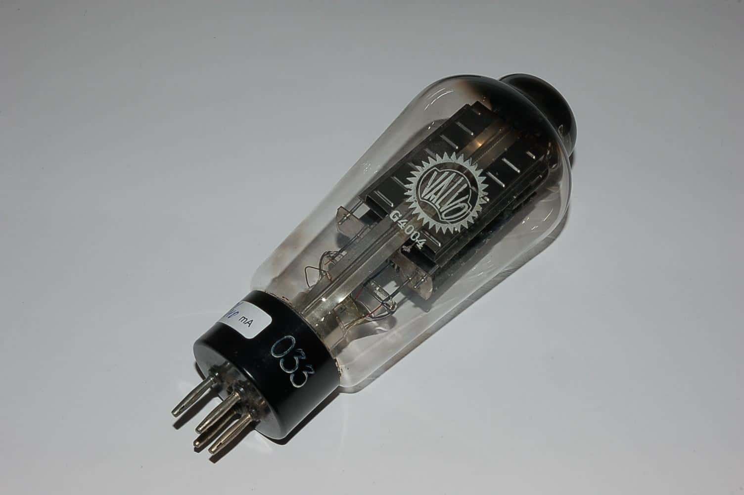 RGN4004 Röhre Gleichrichter B4 Uf 4V