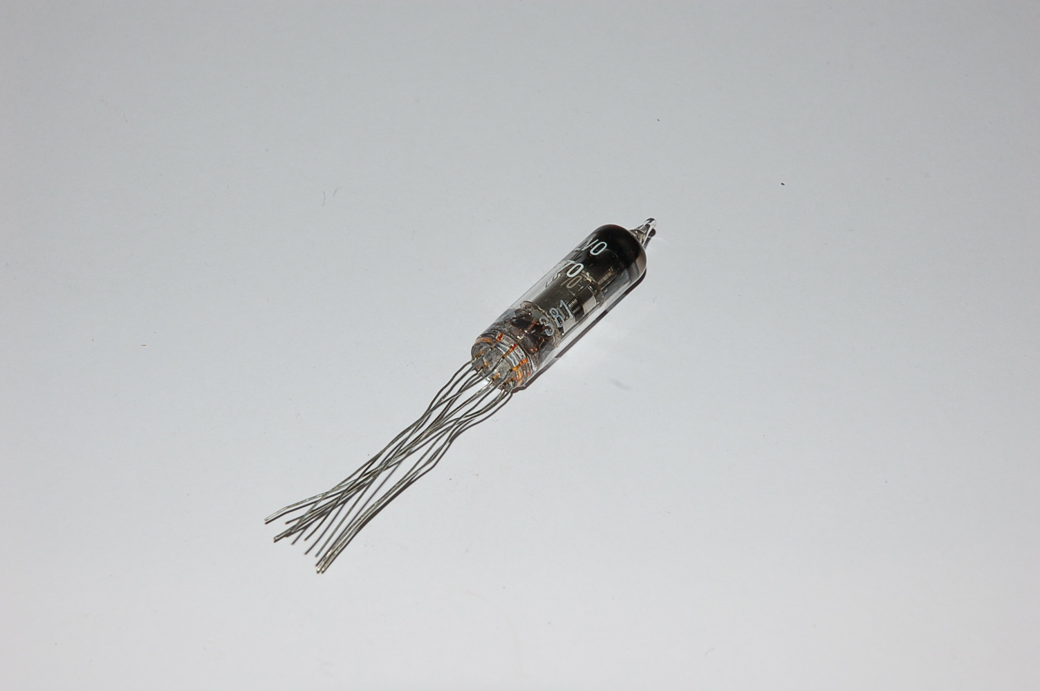 EF70 (=CV467,=VX8030) Pentode