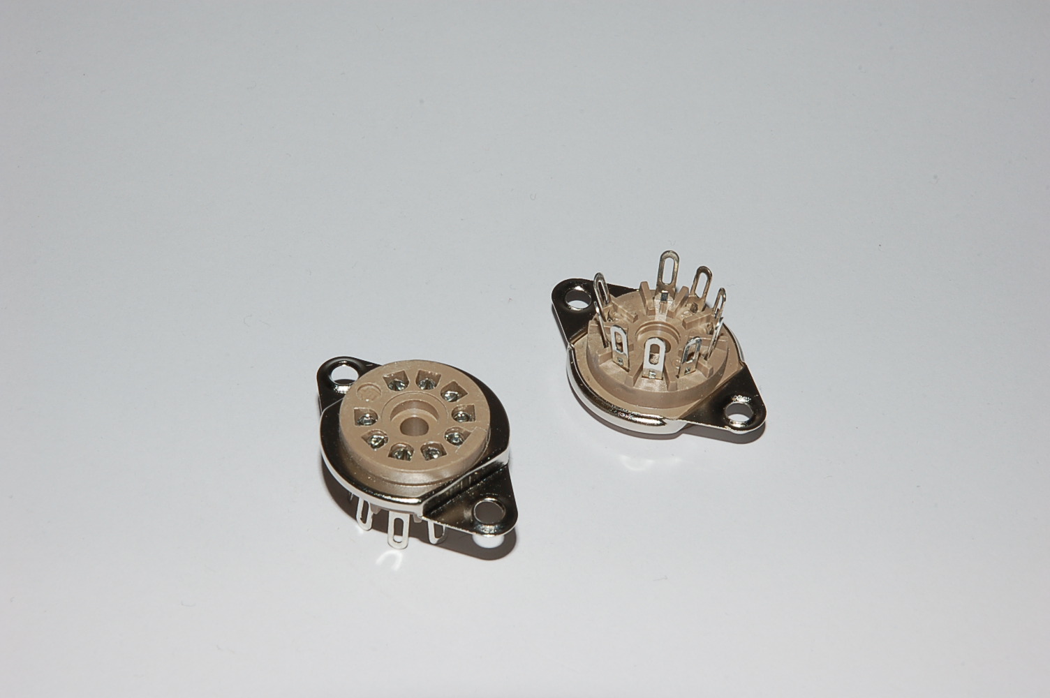 Noval Draht-/Chassis 9pin Micalex Belton Replica