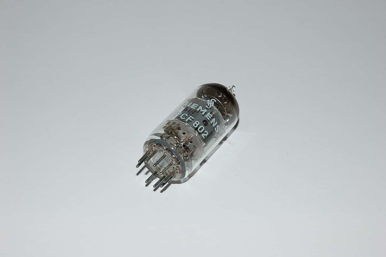 PCF802 = 9JW8 Triode/Pentode Radio / TV Röhre