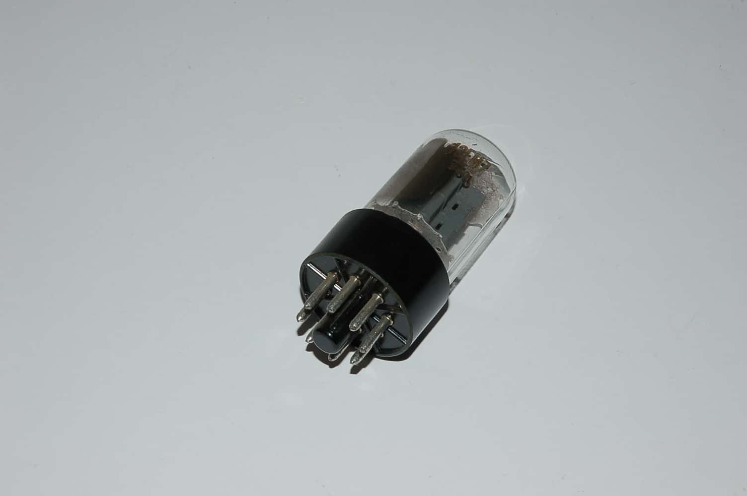 13EM7 Röhre Doppeltriode Oktal Uf 13V