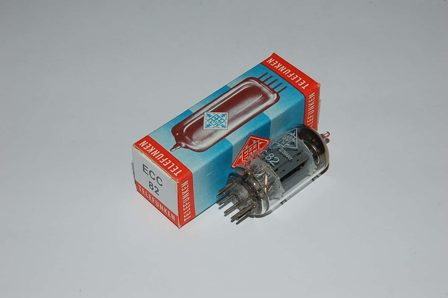 ECC82 Telefunken Original tube Röhre mit  Diamond mit Raute