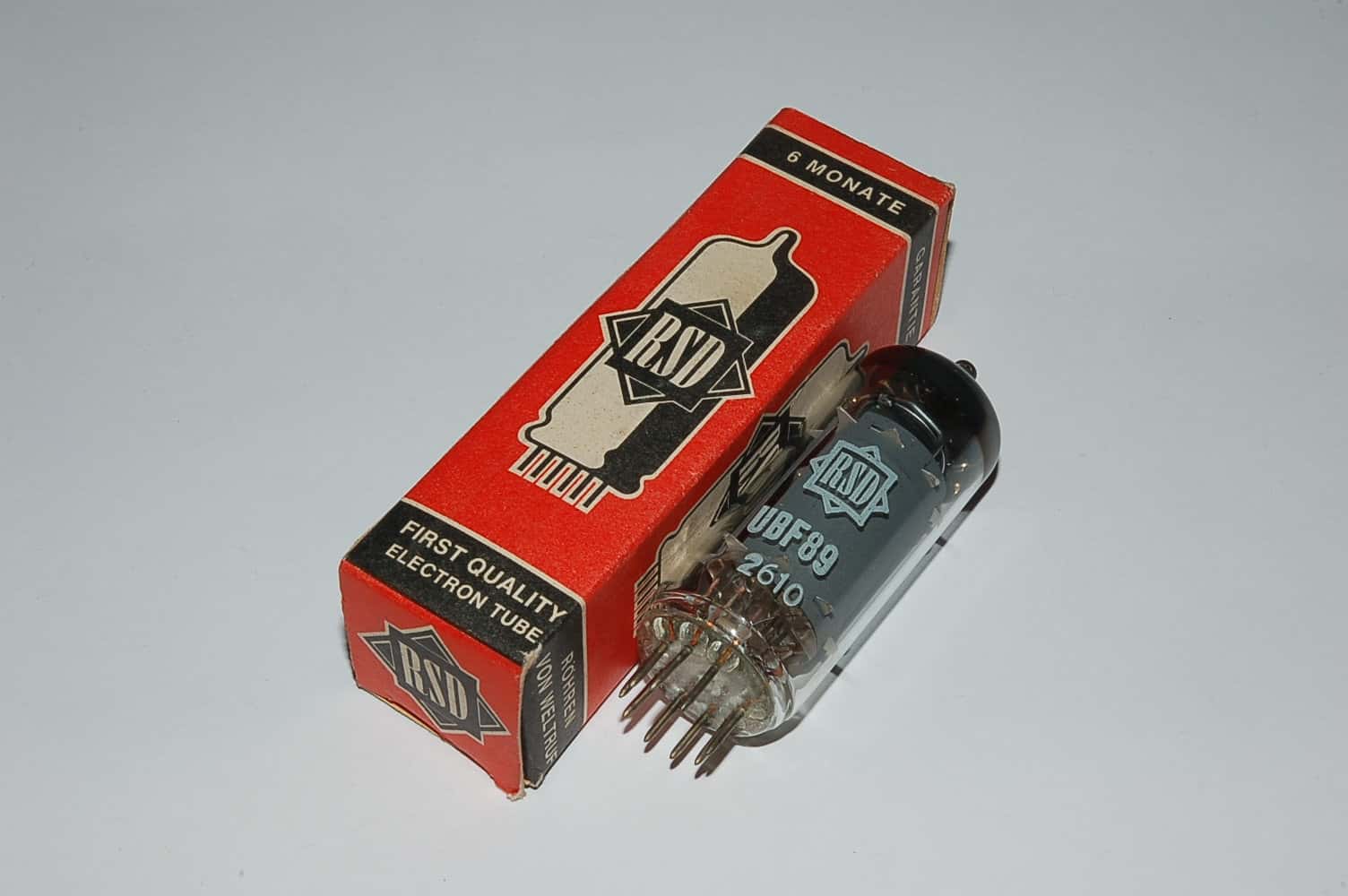 UBF89 = 19FL8, 19DC8 tube Allstrom Noval Radioröhre