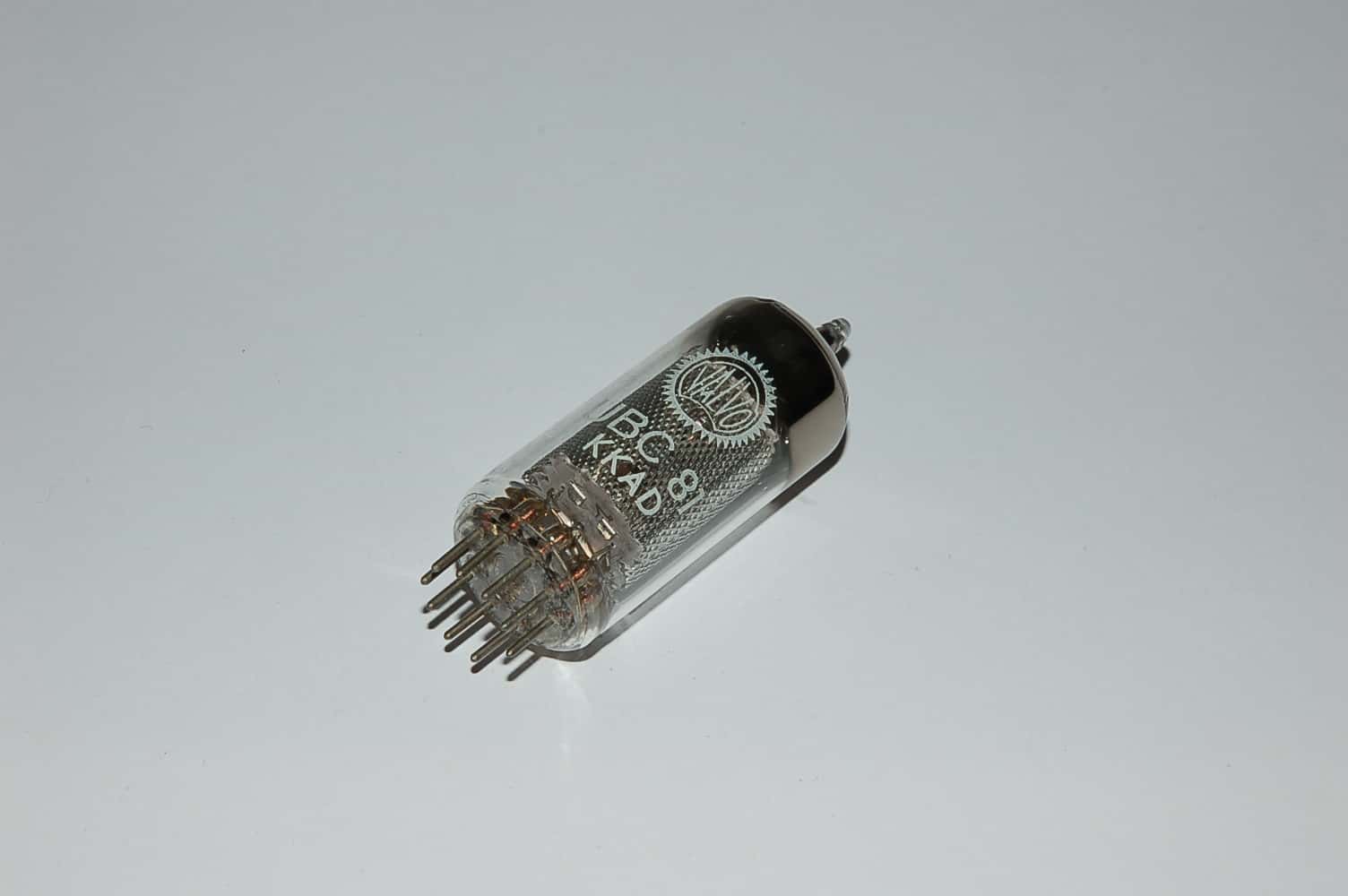 UBC81 Röhre Duodiode B9A If 0,1A