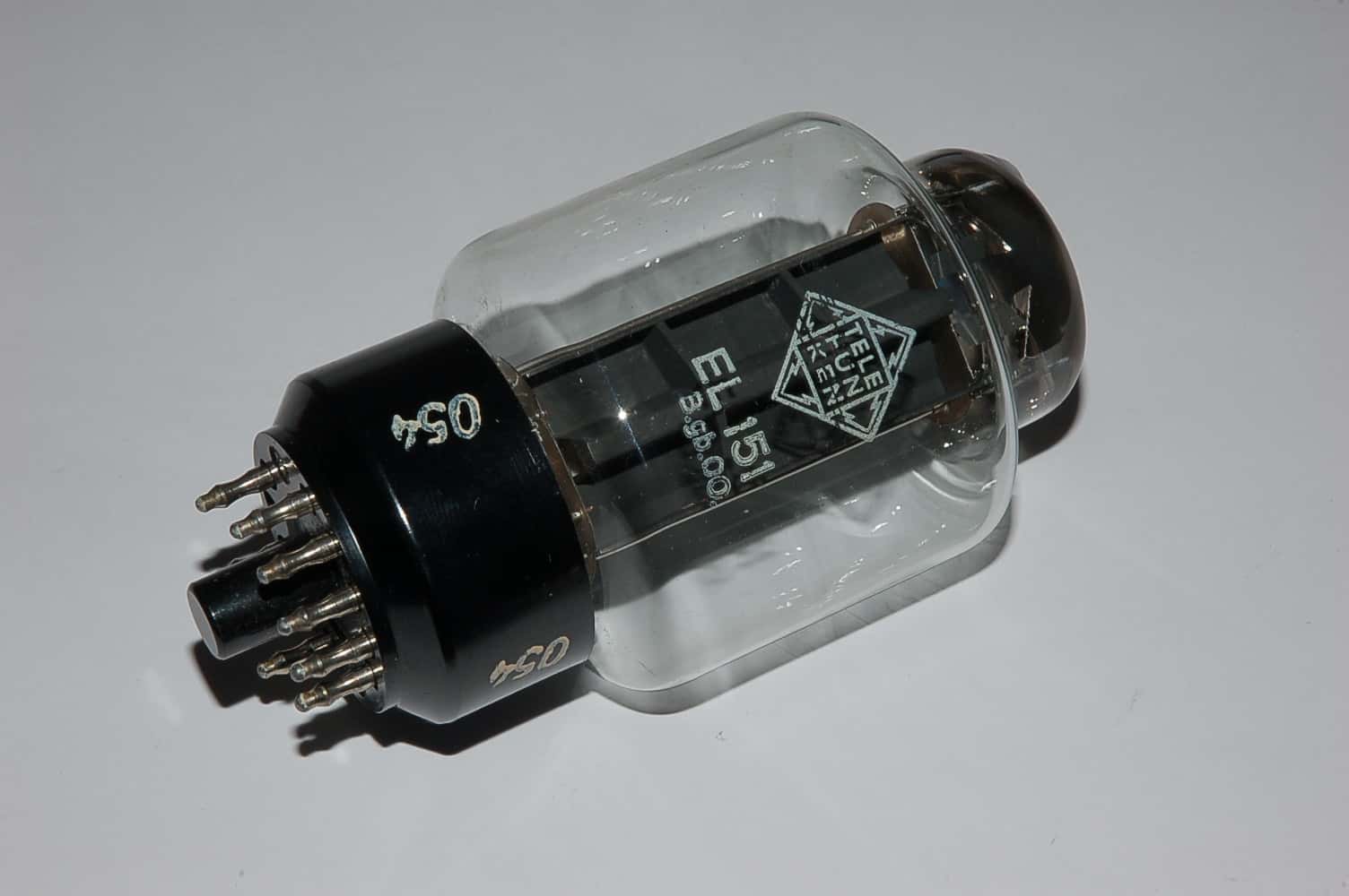 EL151 Telefunken Pentode Röhre mit  Diamond mit Raute