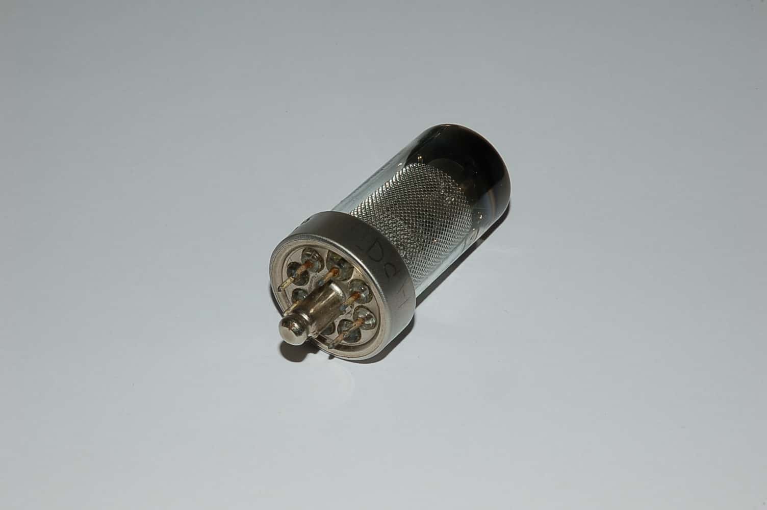 DCH25 Triode-Heptode-Röhre