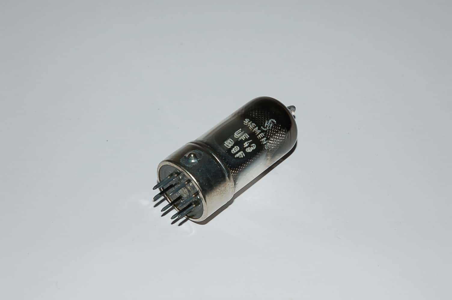 UF43 Röhre Pentode B8A Uf 21V