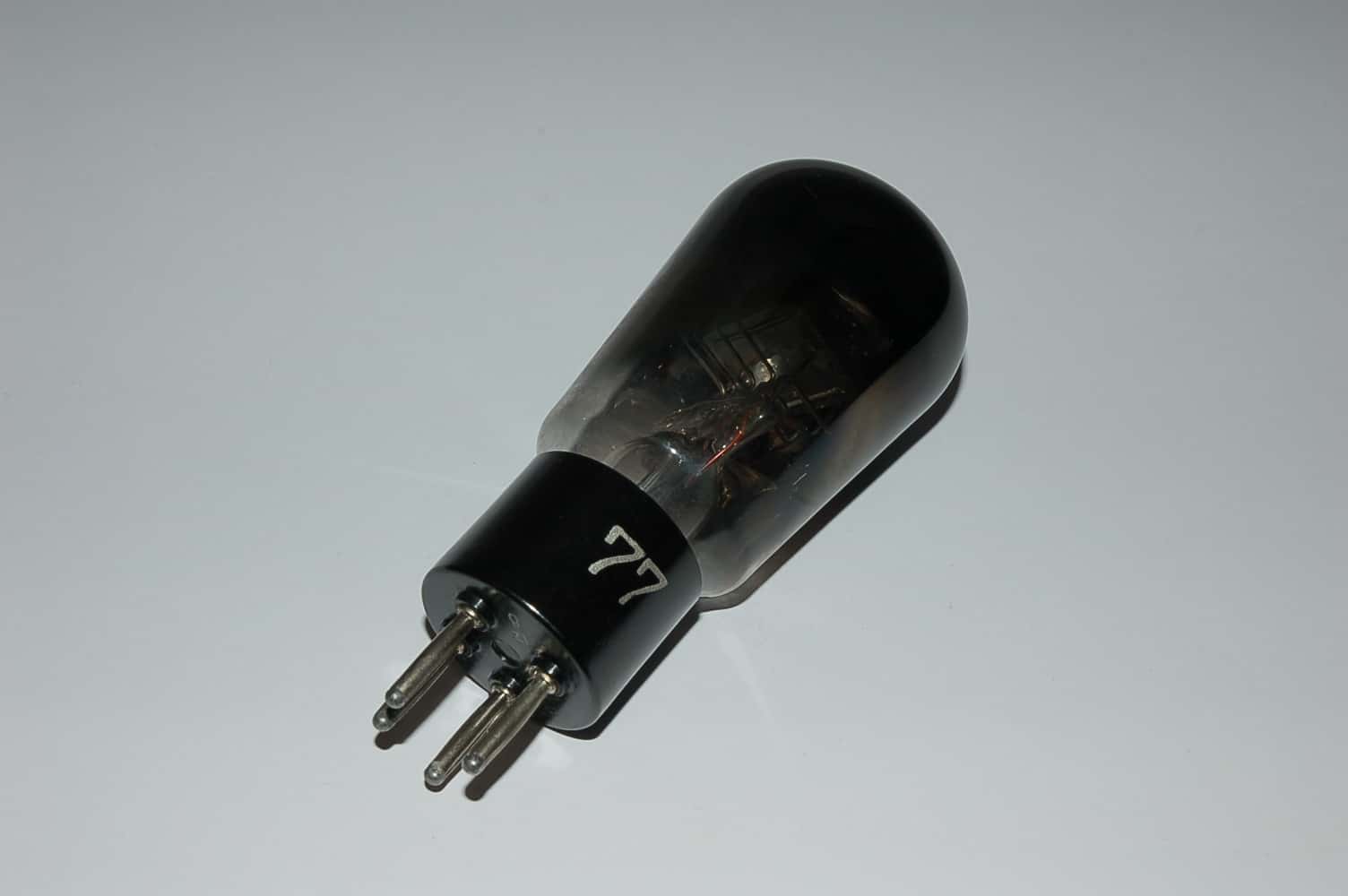 RE084 Röhre = A408 Triode Europa B4