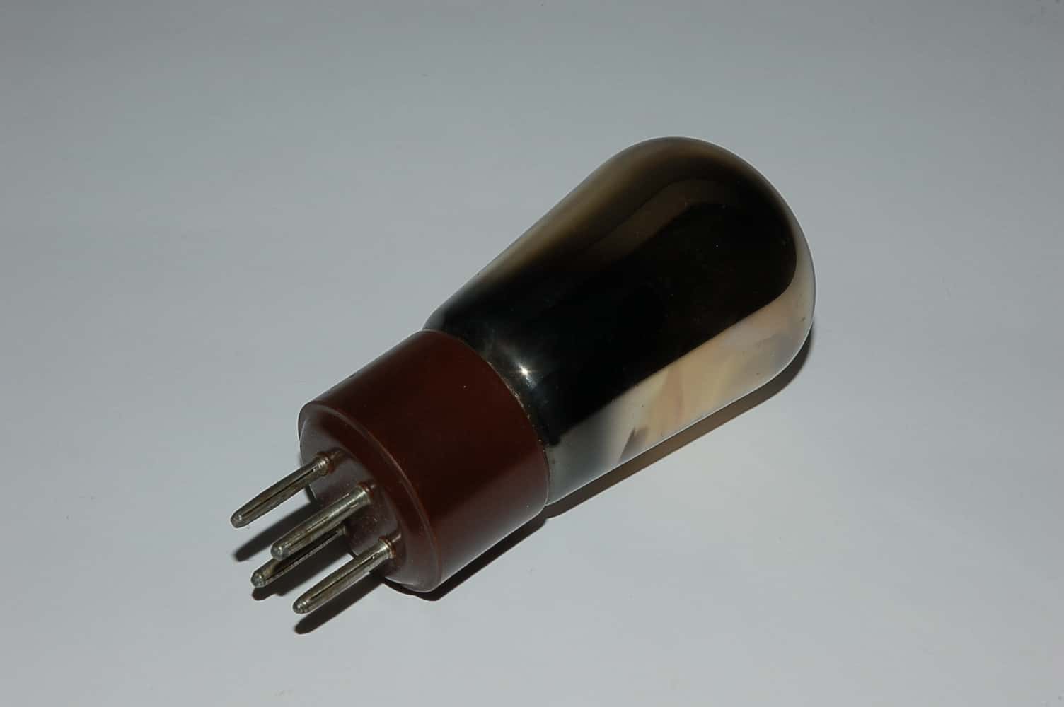 RGN1054 Röhre Gleichrichter B4 Uf 4V
