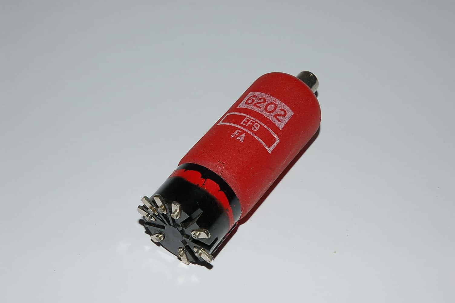 EF9 Röhre Pentode P8A Uf 6,3V