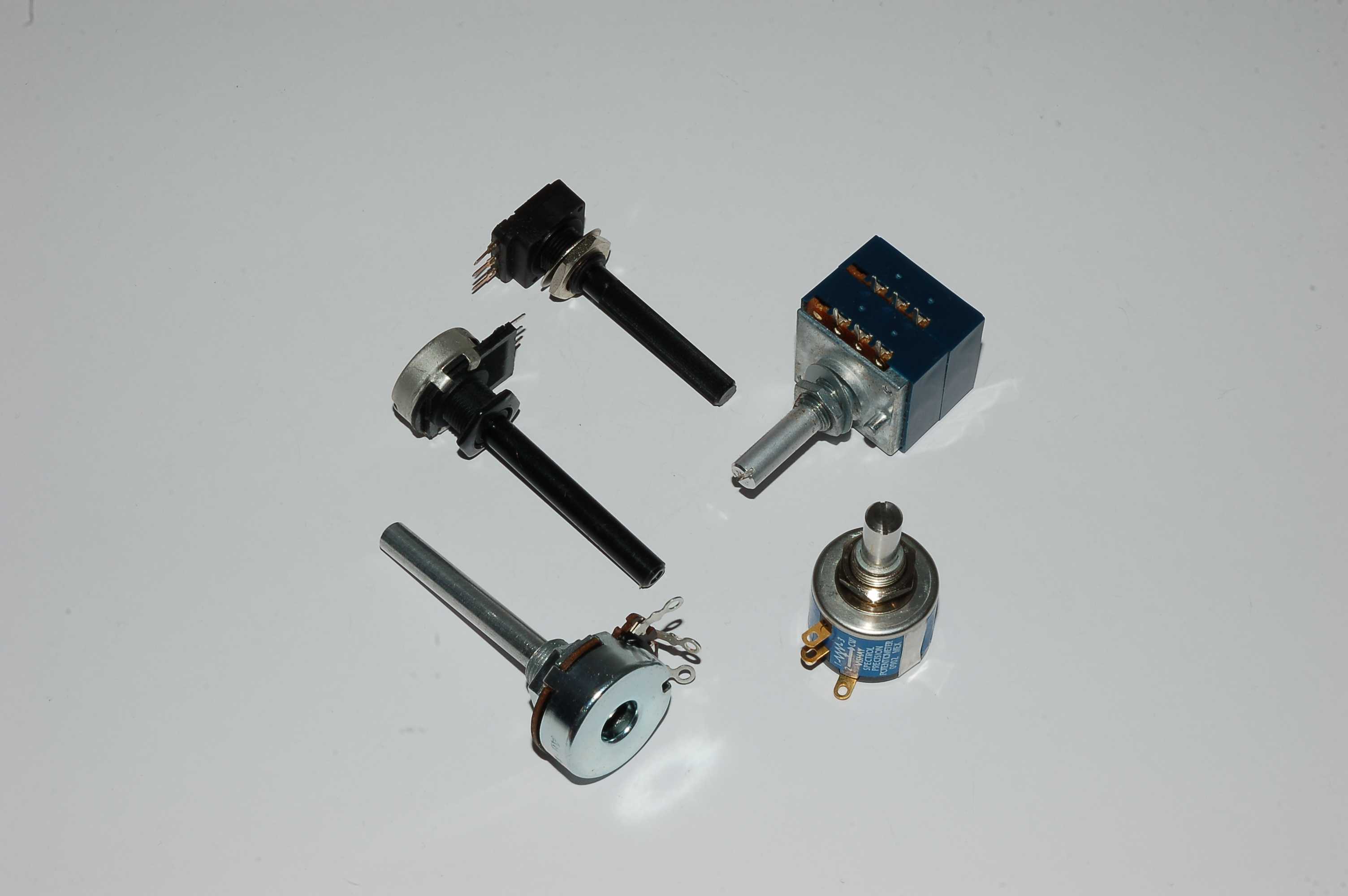 4600_Potentiometer-variable-Widerstaende_DSC_2016.jpg