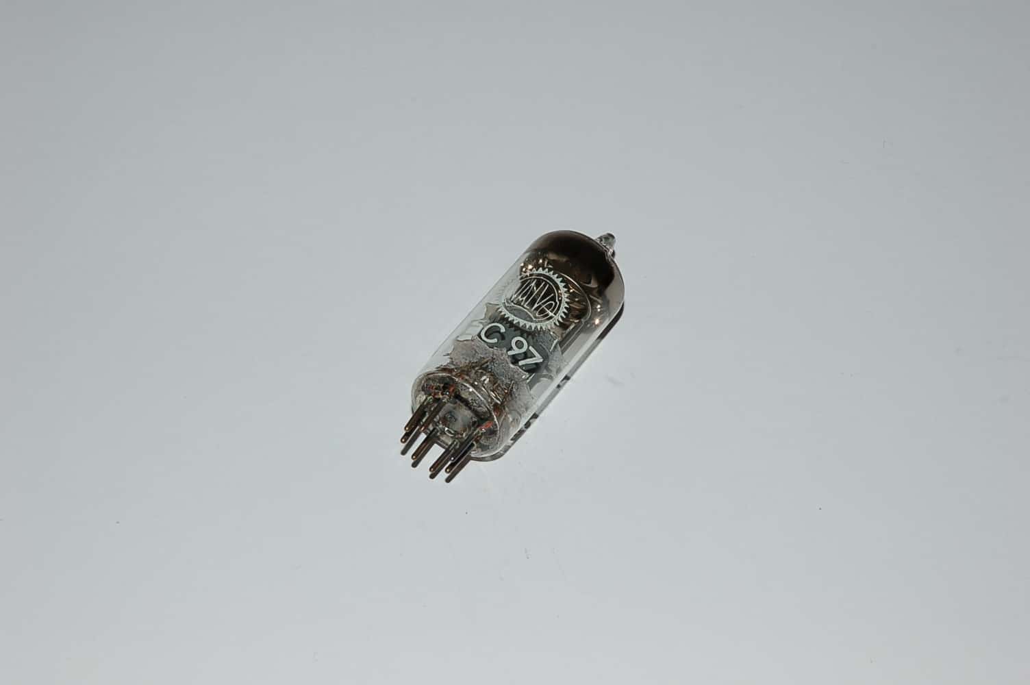 EC97 Röhre = 6FY5 = 6GK5 Triode B7G Uf 6,3V