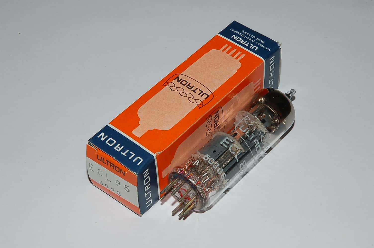 ECL85 = 6F5P Triode/Pentode Verbundröhre