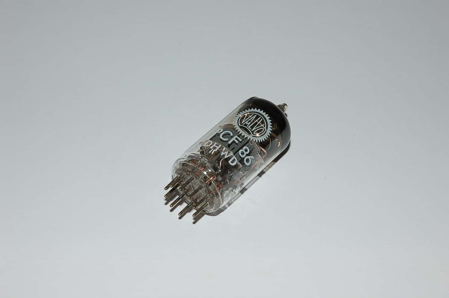 PCF86 = 7HG8 Triode/Pentode Radio / TV Röhre