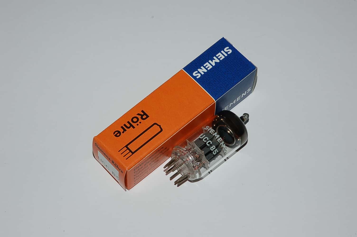 UCC85-Siemens Röhre Doppeltriode B9A If 0,1A