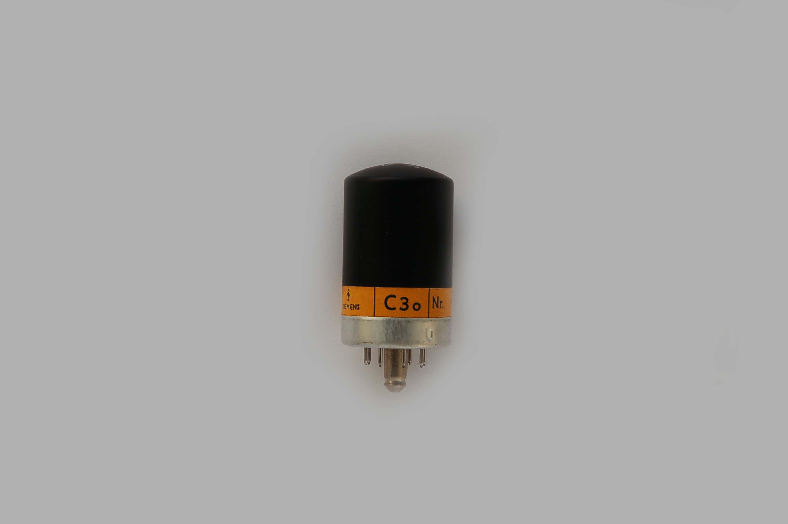 C3O Röhre Post-Pentode B8G Uf 6,3V
