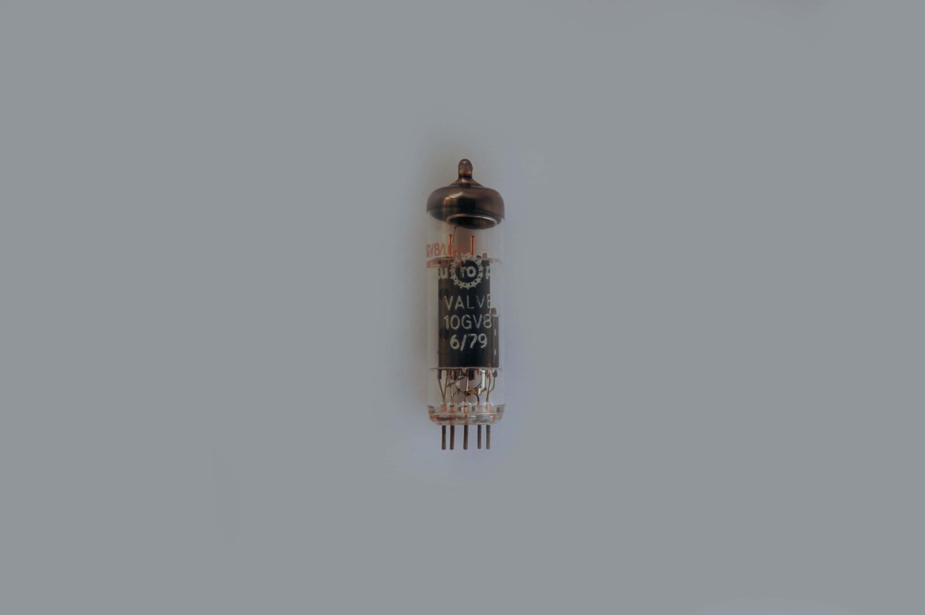 10GV8 Röhre = LCL85 Triode-Pentode Noval Uf 11,6V