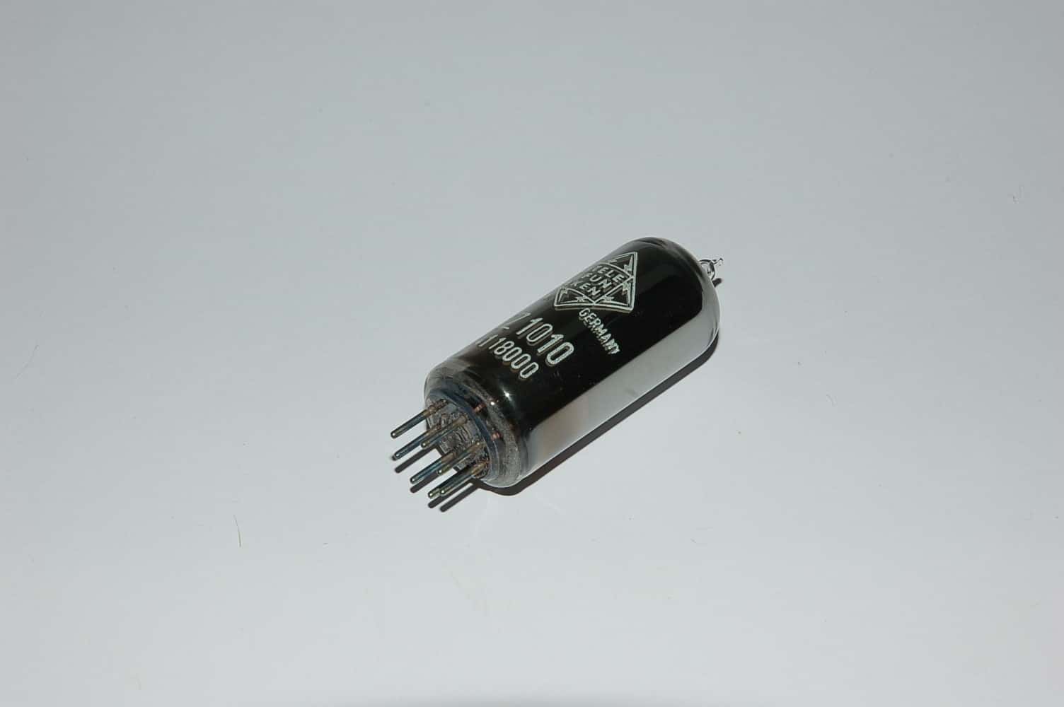 ZZ1010 voltage reference
