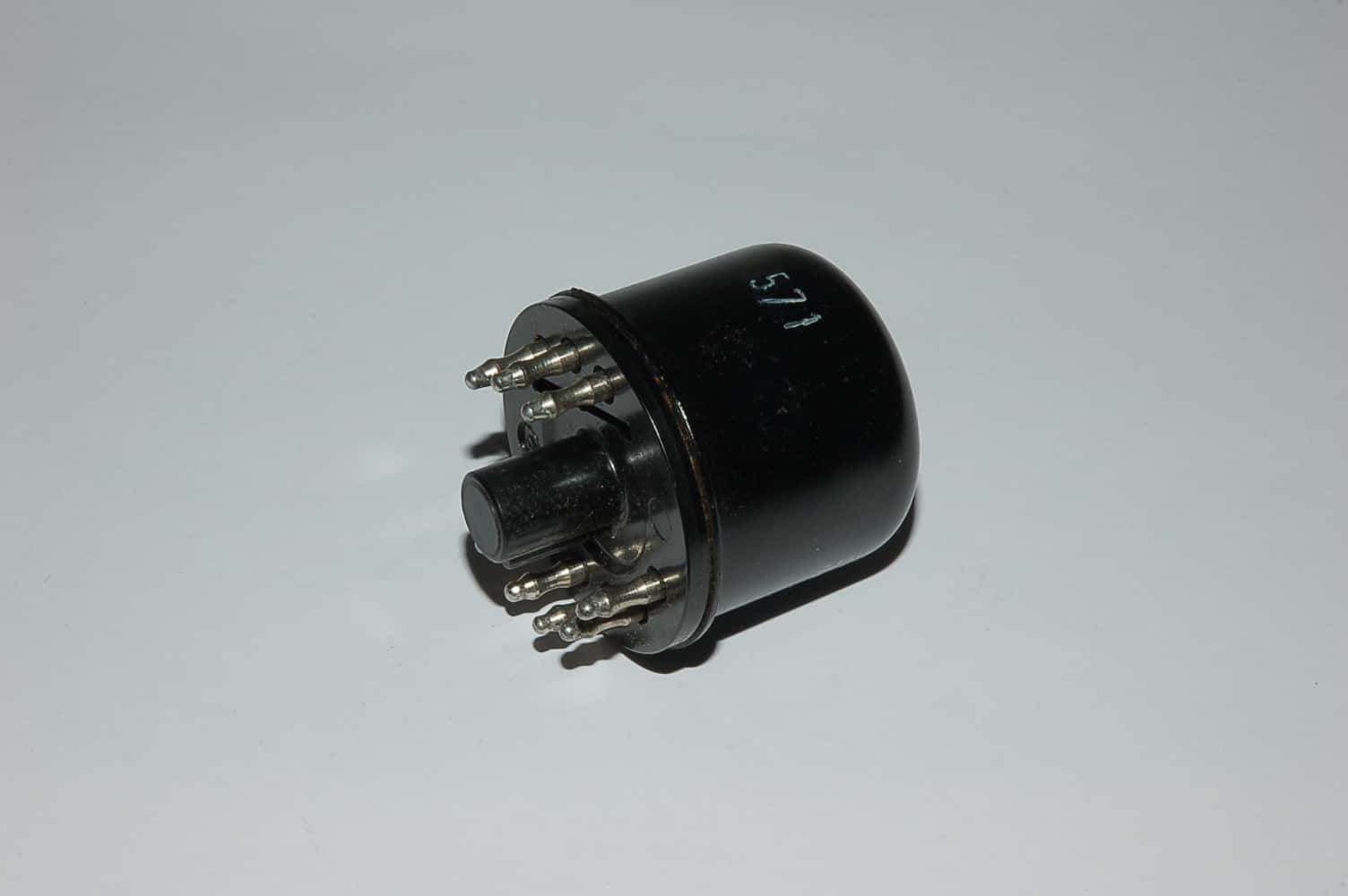UBF15 Röhre Duodiode-Pentode Y8A 27V