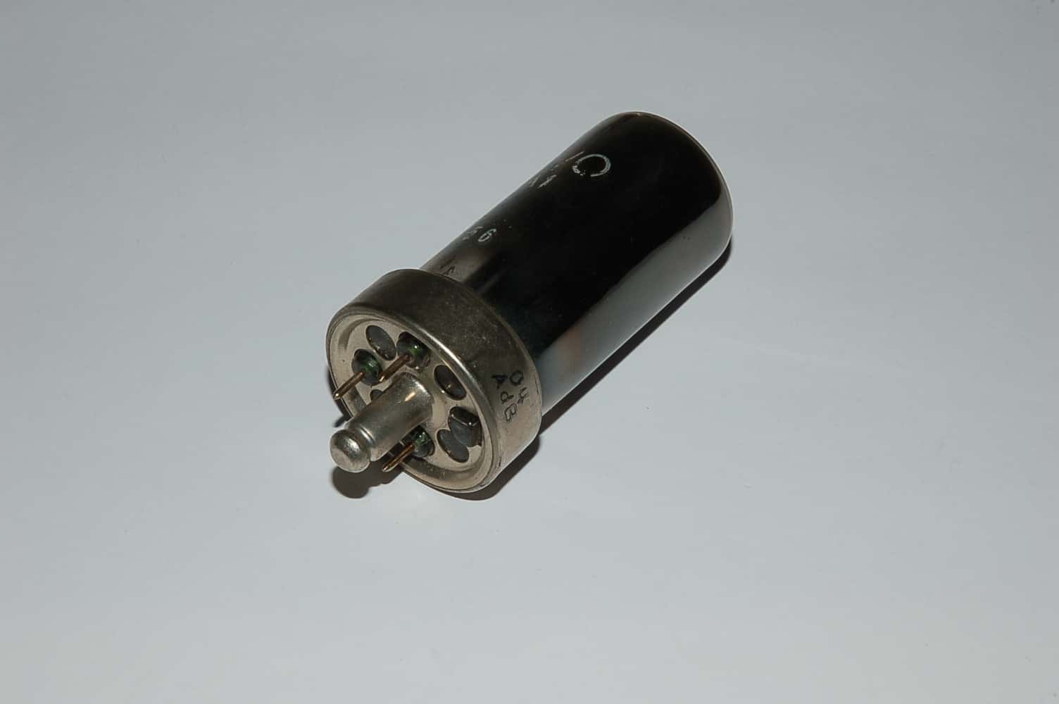 85A1 Röhre = 0E3 Regler B8G 85V