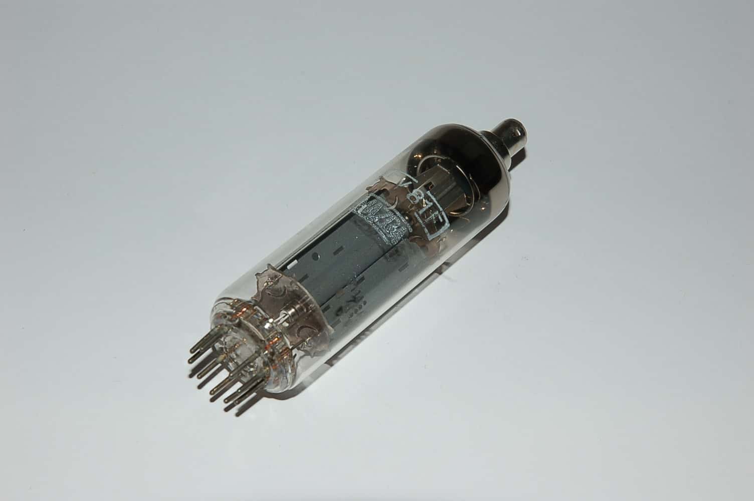 EY81 Röhre Dämpferdiode B9A 6,3V