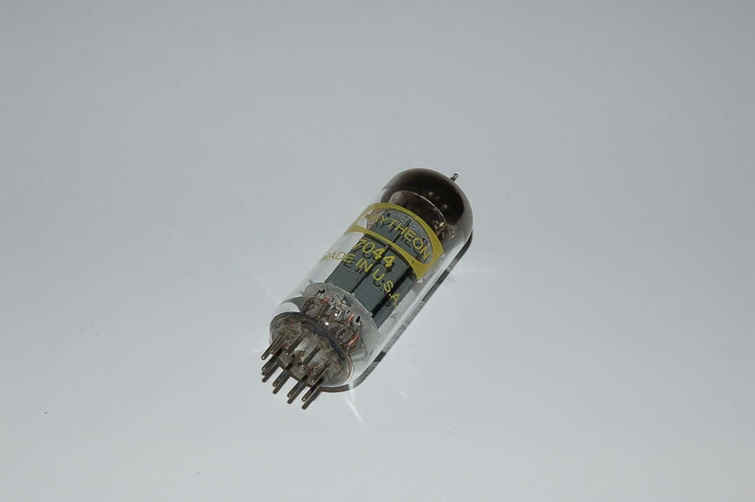 7044 Röhre = E182CC Doppeltriode B9A Uf 6,3V