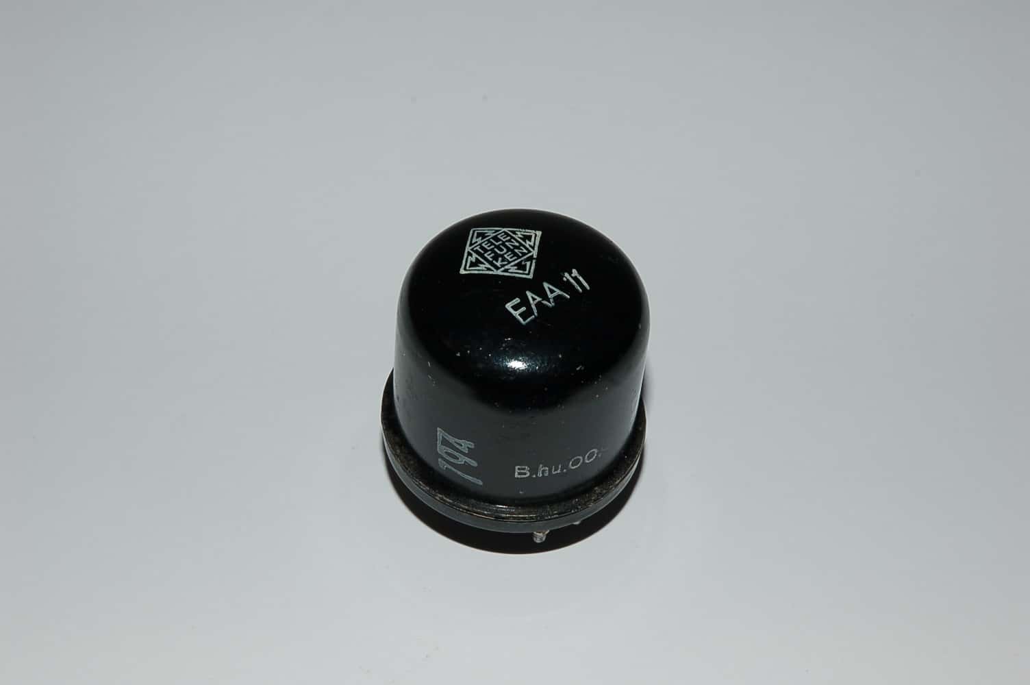 EAA11 Röhre Doppeldiode Y8A Uf 6,3V