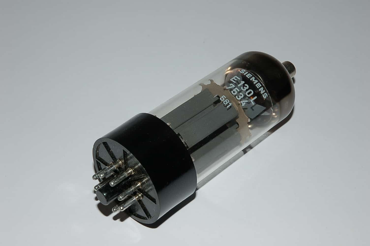E130L Röhre Leistungspentode B9A Uf 6,3V