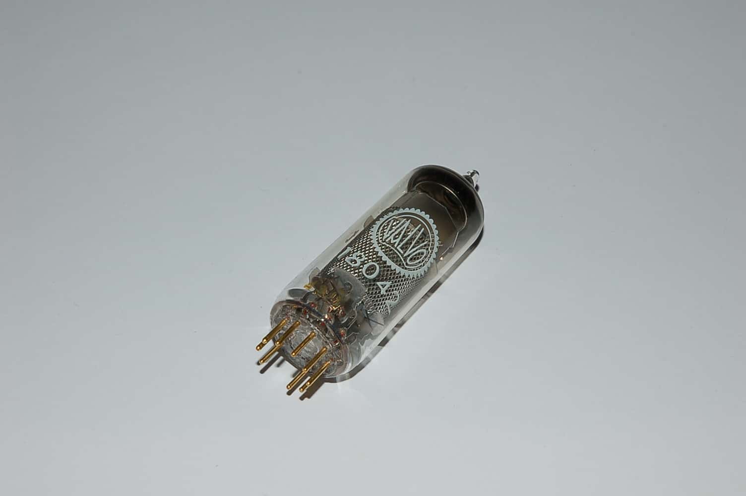 18042 Röhre = E83F Post-Pentode B9A Uf 18V