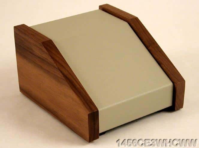 1456KK4WHCWW Hammond Gehäuse 259x259x102 AL Pult beige Holz
